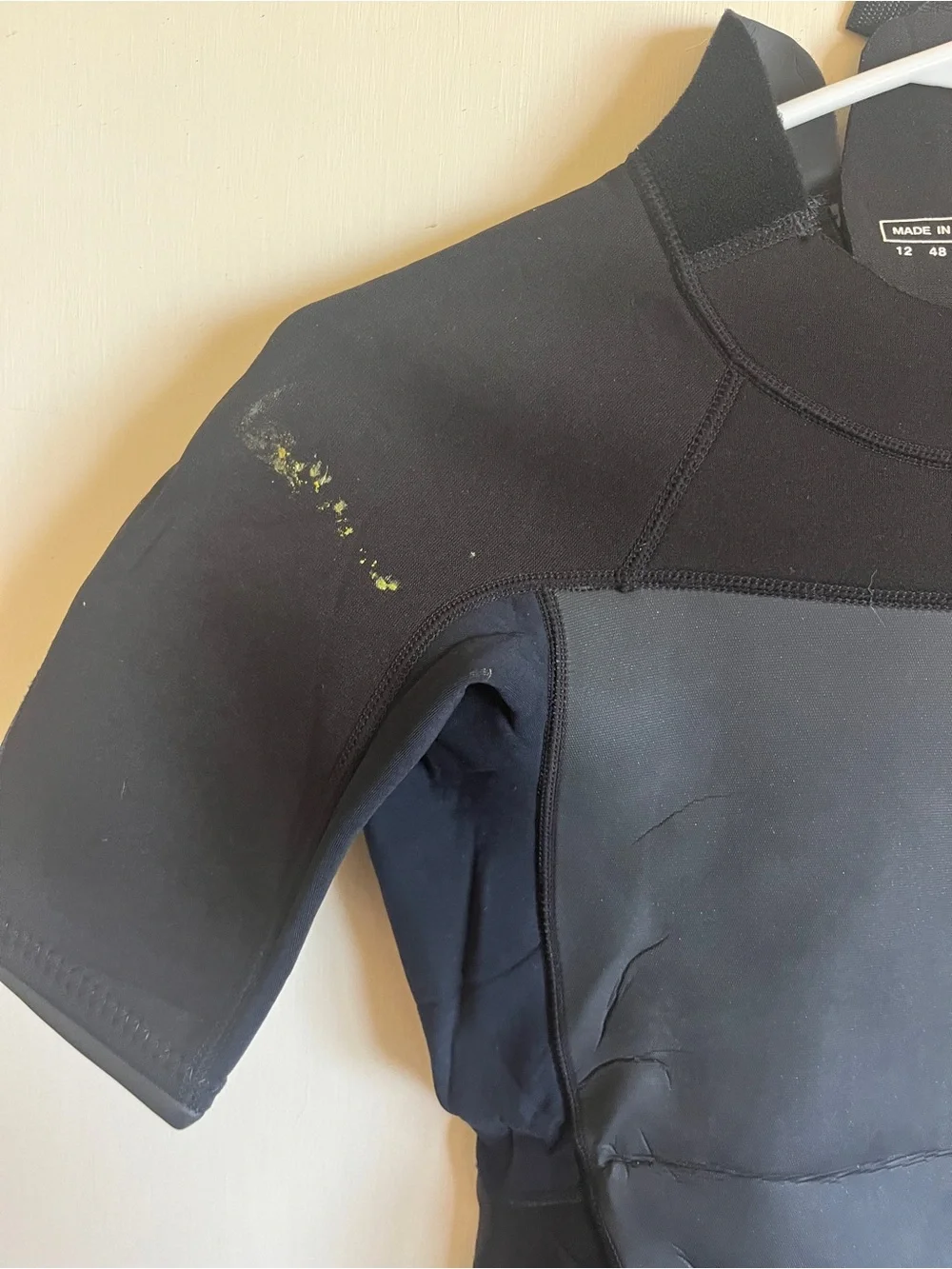 Body glove boys Black Short Sleeve Wetsuit with Yellow Logo